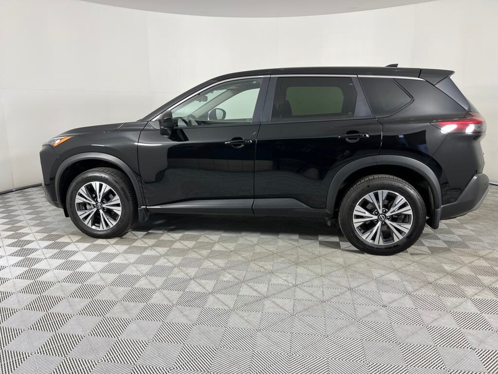 2023 Nissan Rogue SV photo 4