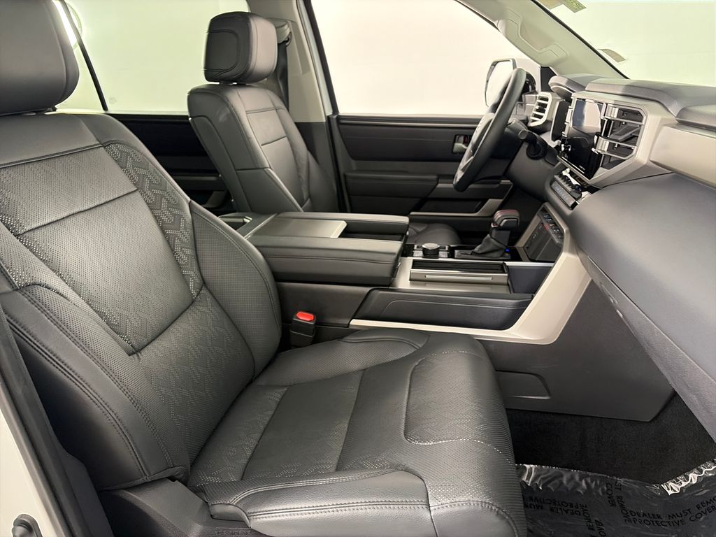 2024 Toyota Sequoia Platinum - Photo 32