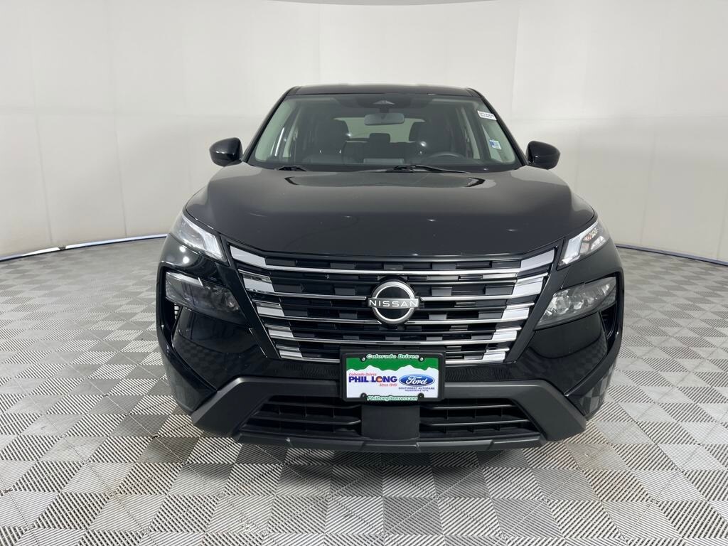 2024 Nissan Rogue SV photo 2
