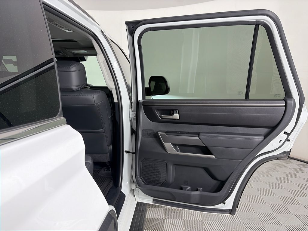 2024 Toyota Sequoia Platinum - Photo 28
