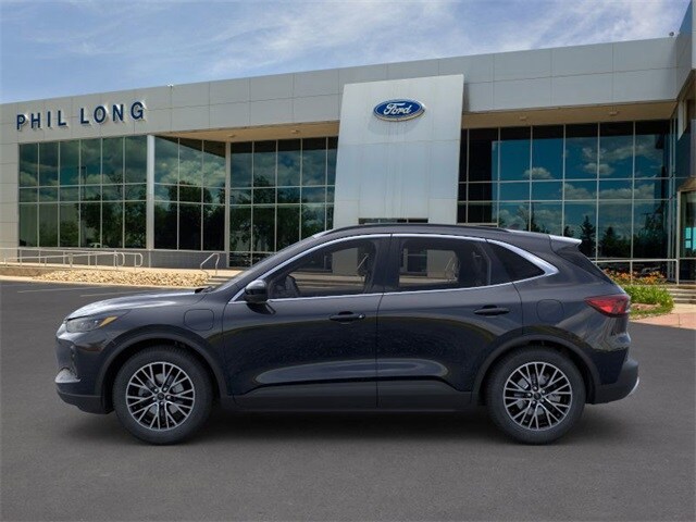 2025 Ford Escape Titanium photo 3