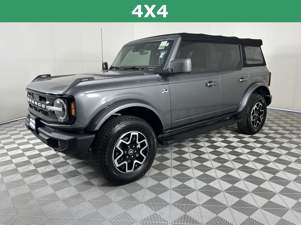 2022 Ford Bronco Outer Banks photo 3