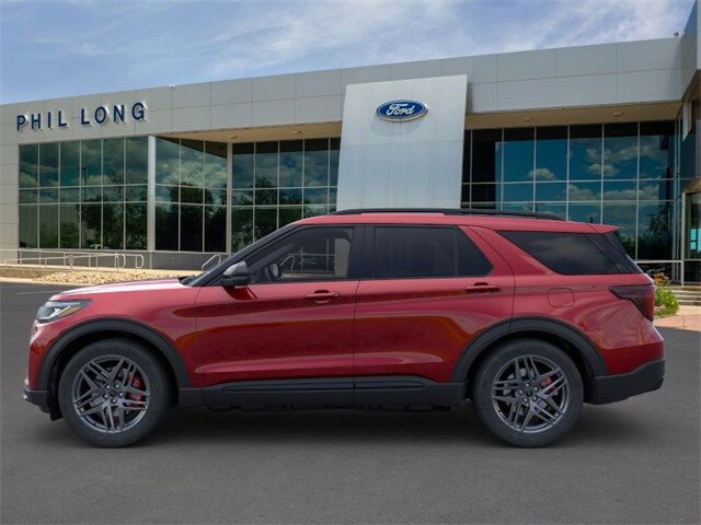 2025 Ford Explorer ST photo 3