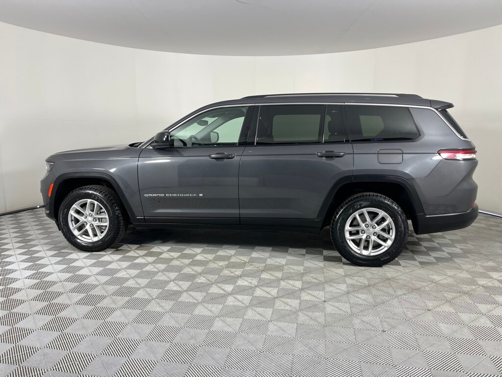 2023 Jeep Grand Cherokee Laredo photo 4