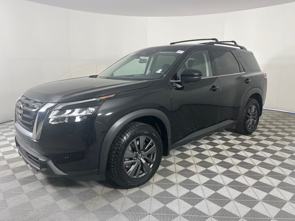 2022 Nissan Pathfinder SV photo 3