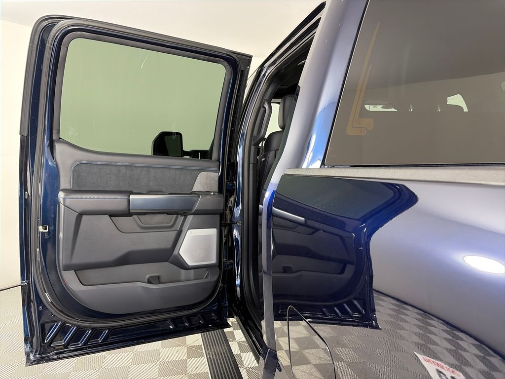 2025 Ford F-350 Super Duty Platinum - Photo 12