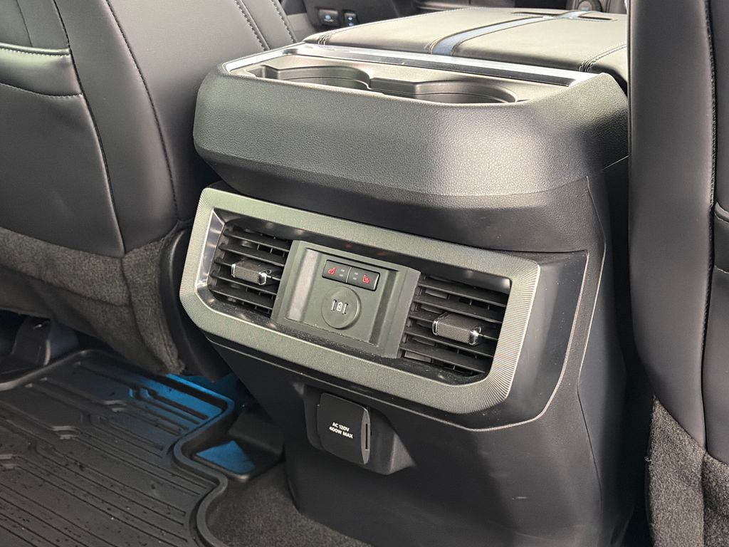 2025 Ford F-350 Super Duty Platinum - Photo 31