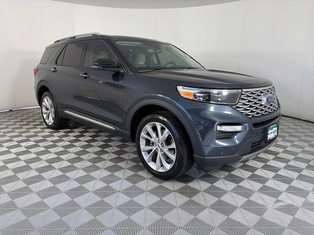 2022 Ford Explorer Platinum's photo