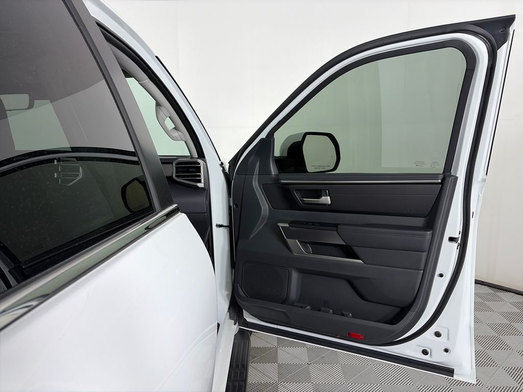 2024 Toyota Sequoia Platinum - Photo 31