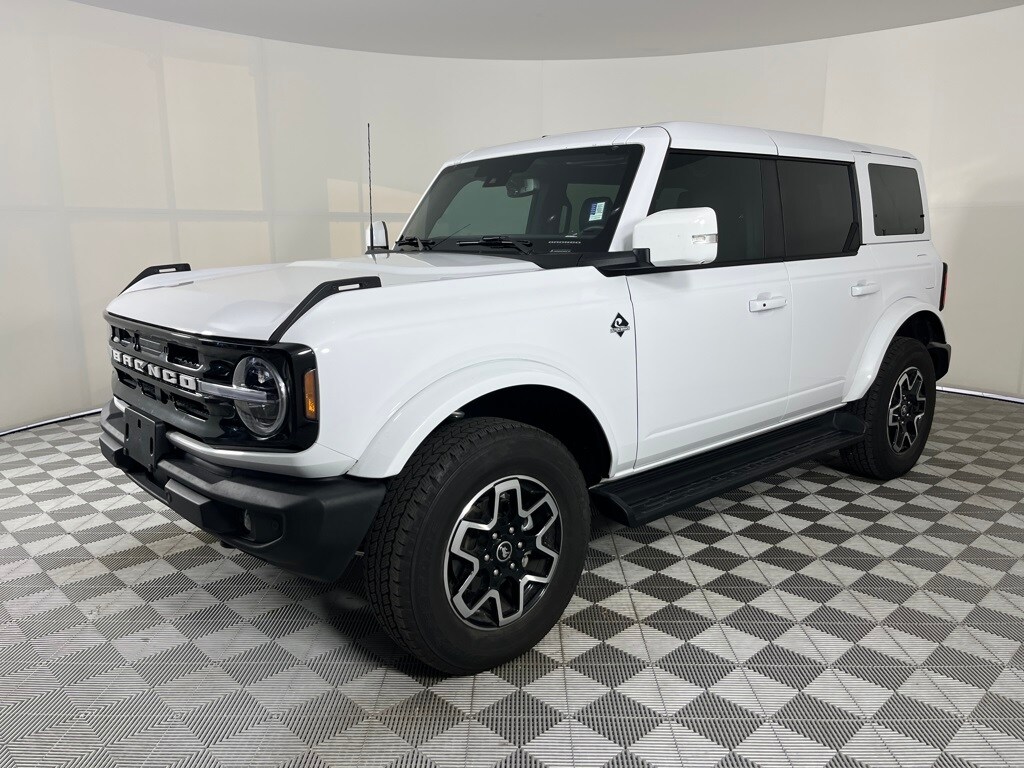 2025 Ford Bronco Outer Banks photo 3