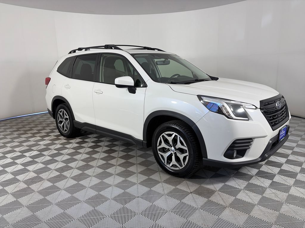 2023 Subaru Forester Premium's photo