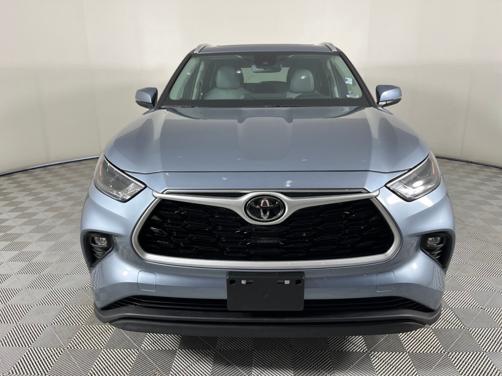 2023 Toyota Highlander XLE photo 2