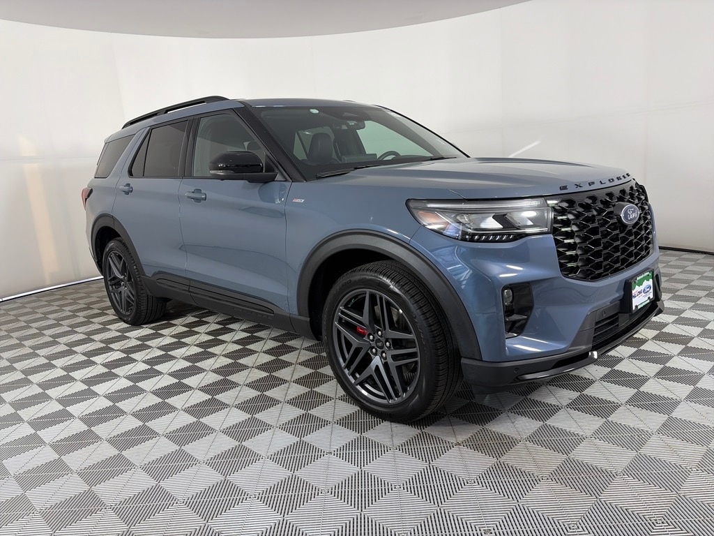 2025 Ford Explorer ST-LINE's photo