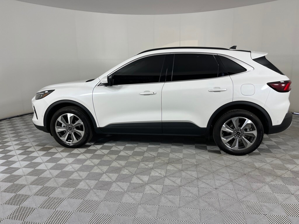 2024 Ford Escape Hybrid Platinum photo 3