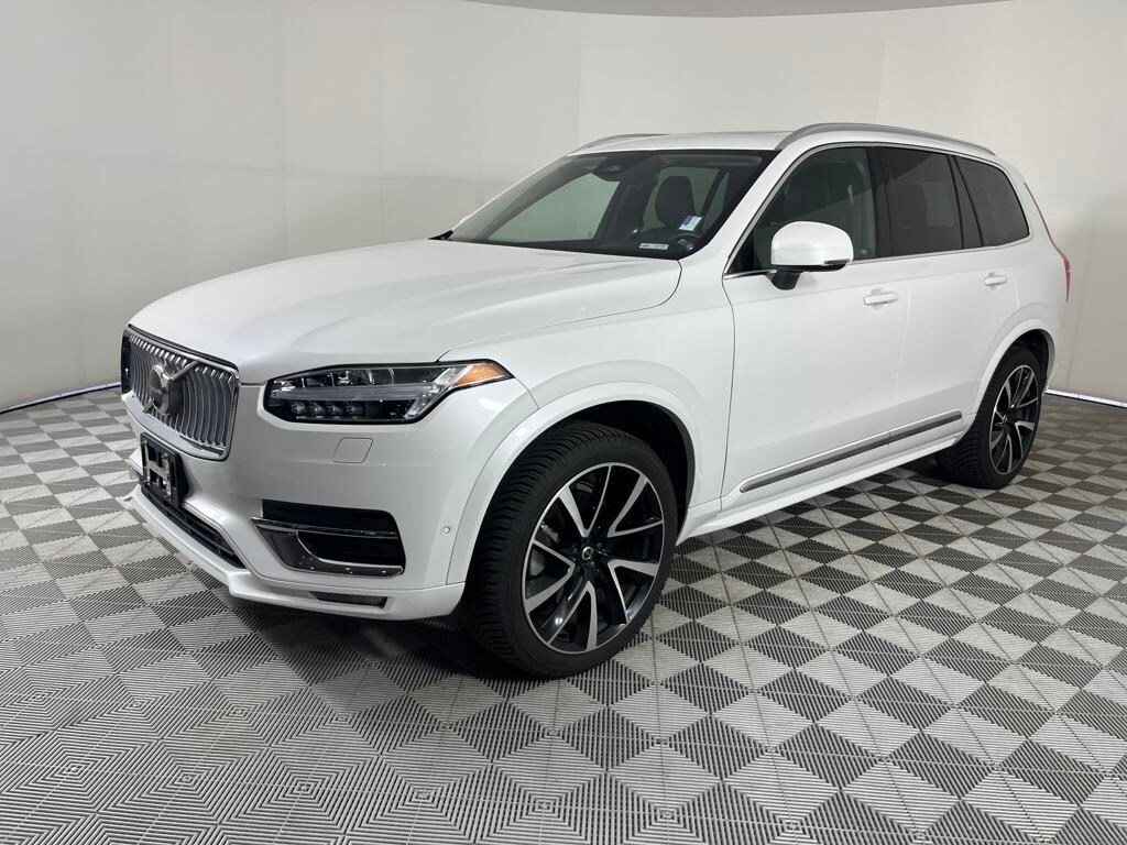 2023 Volvo XC90 Plus photo 3
