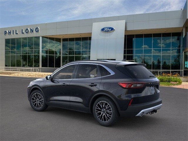 2025 Ford Escape Titanium photo 4