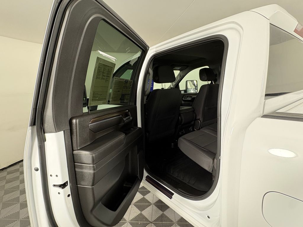 2024 Chevrolet Silverado 3500HD LT - Photo 23