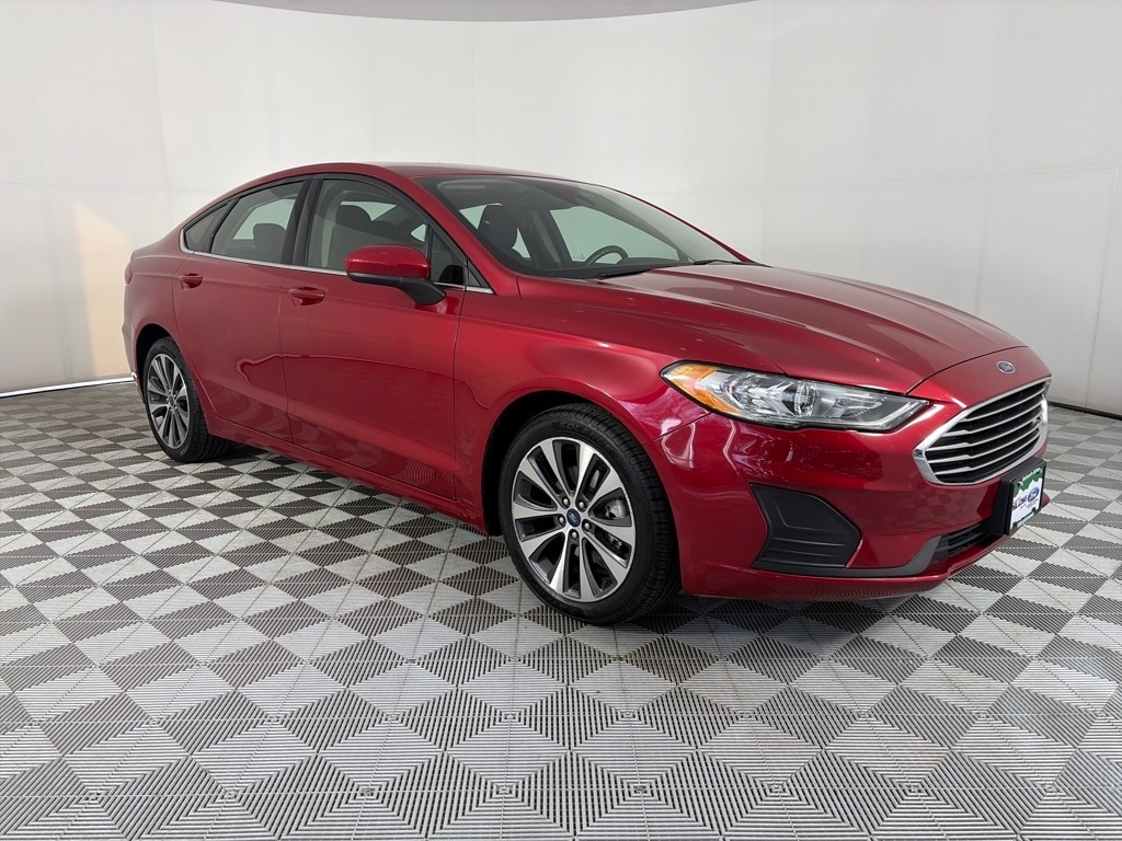 2020 Ford Fusion SE's photo