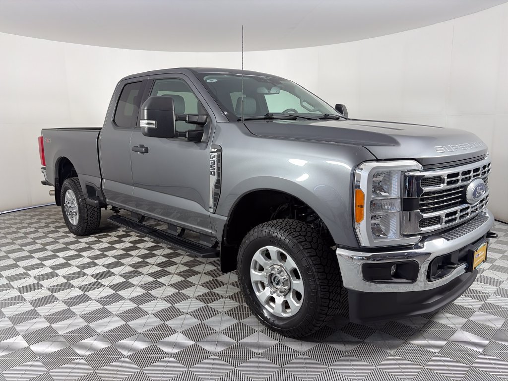 2023 Ford F-350SD XLT Truck
