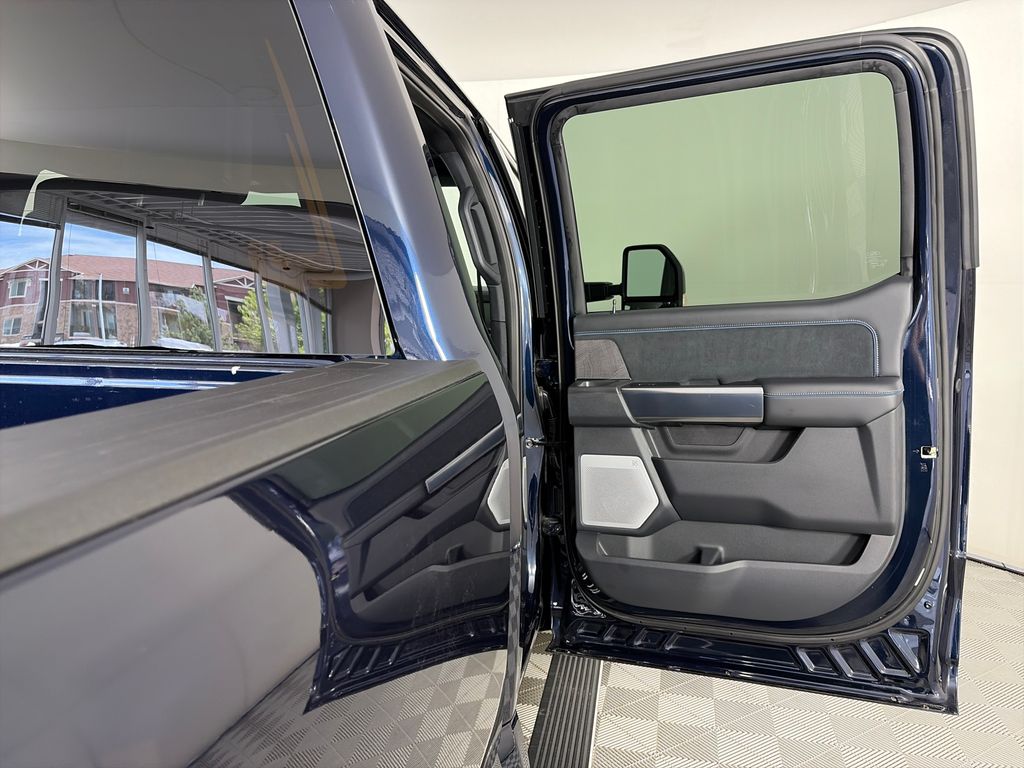 2025 Ford F-350 Super Duty Platinum - Photo 29