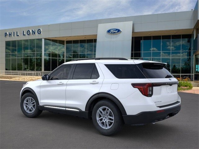 2025 Ford Explorer photo 4