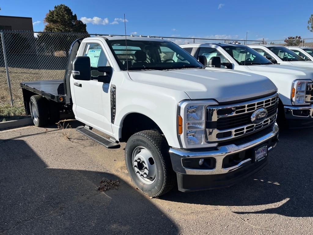 2025 Ford F-350 Super Duty Chassis Cab XL's photo