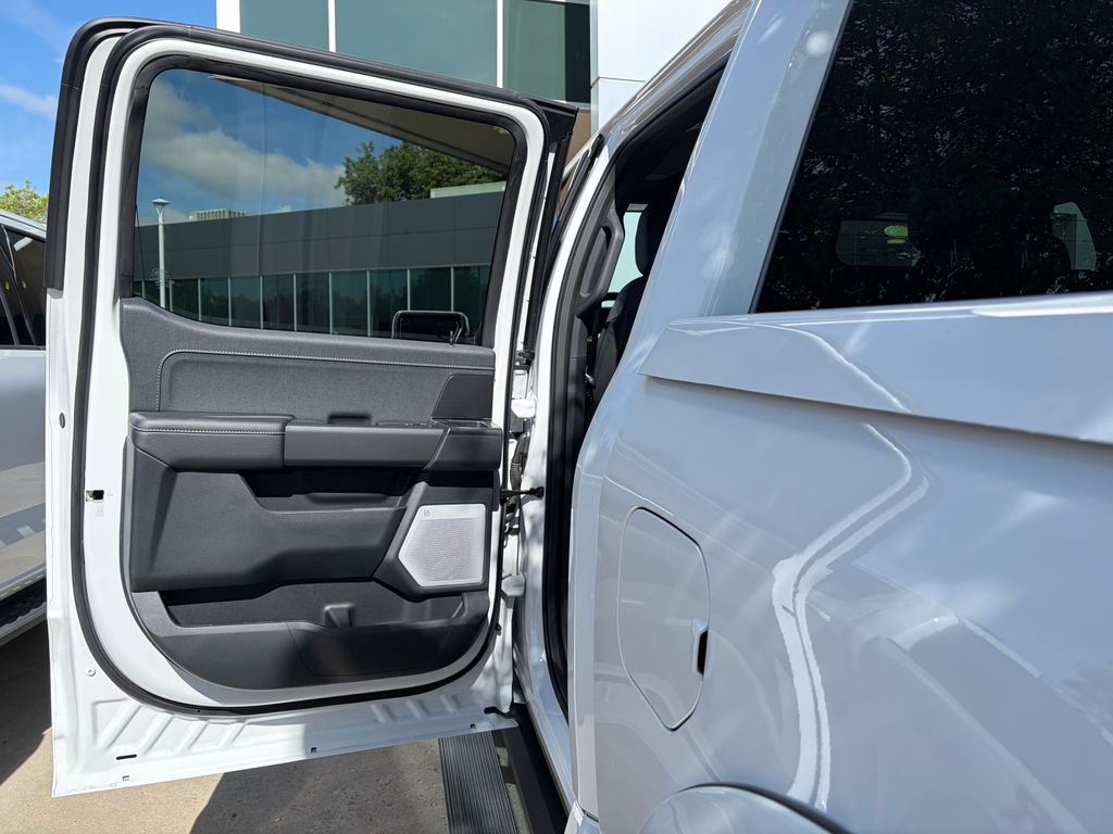 2025 Ford F-150 Lariat - Photo 9