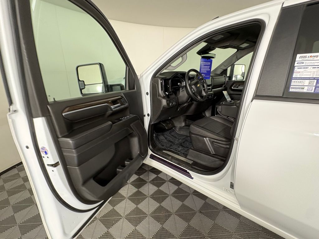 2024 Chevrolet Silverado 3500HD LT - Photo 11