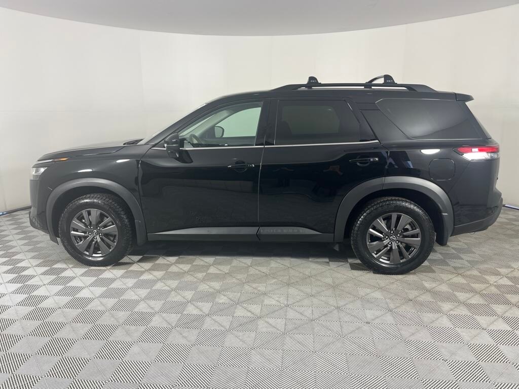 2022 Nissan Pathfinder SV photo 4