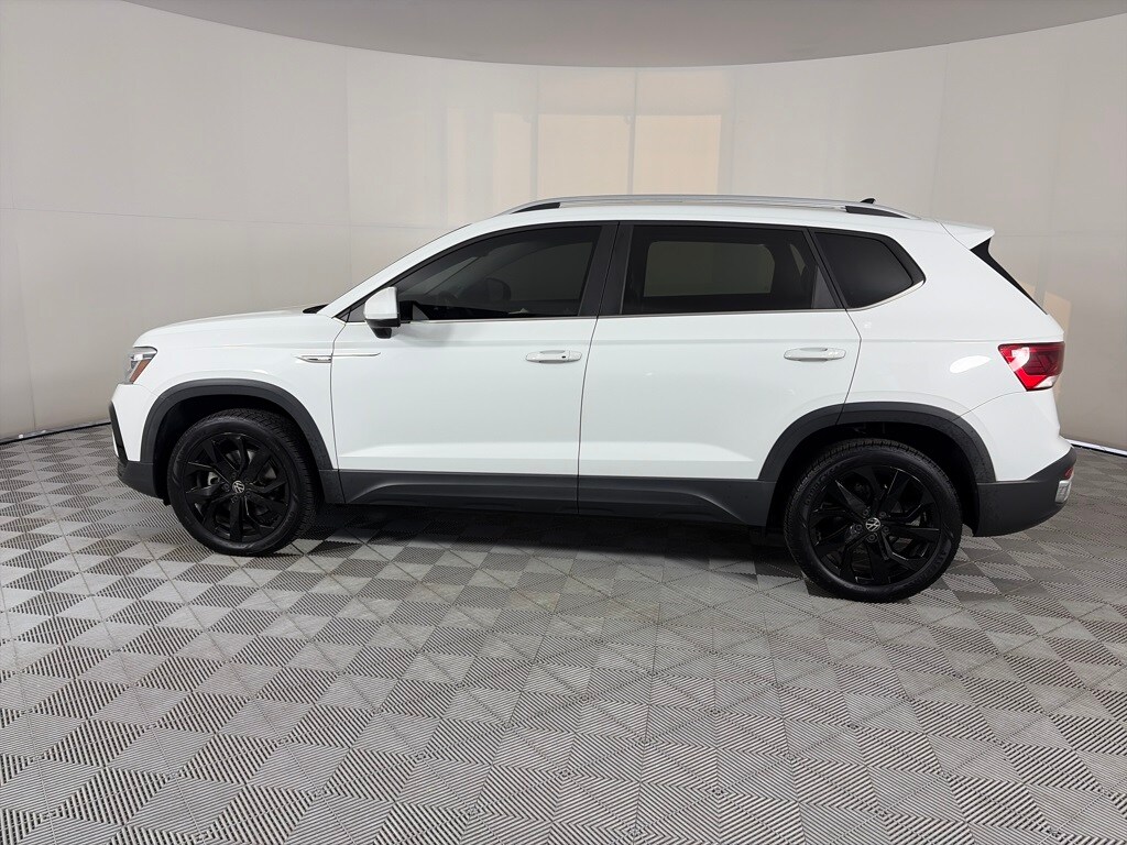 2022 Volkswagen Taos SEL photo 4