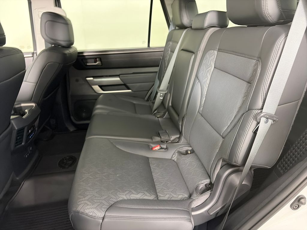 2024 Toyota Sequoia Platinum - Photo 13