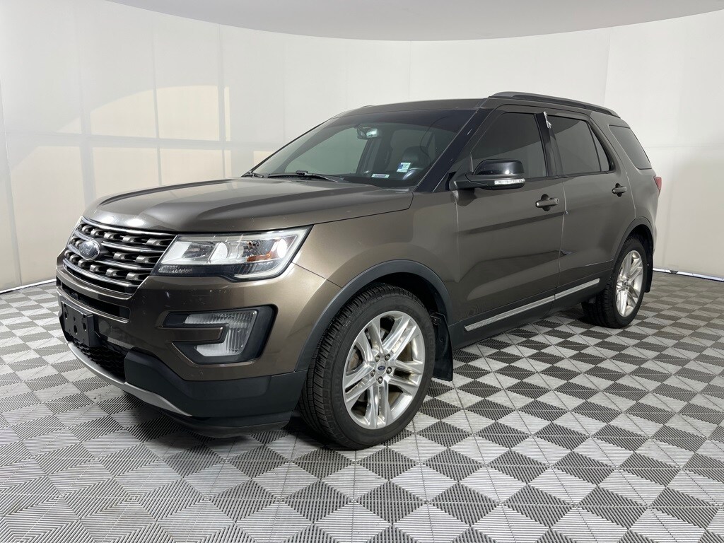 2016 Ford Explorer XLT photo 3