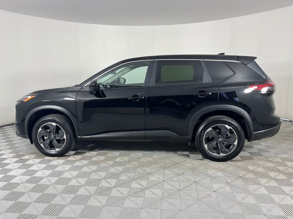 2024 Nissan Rogue SV photo 4