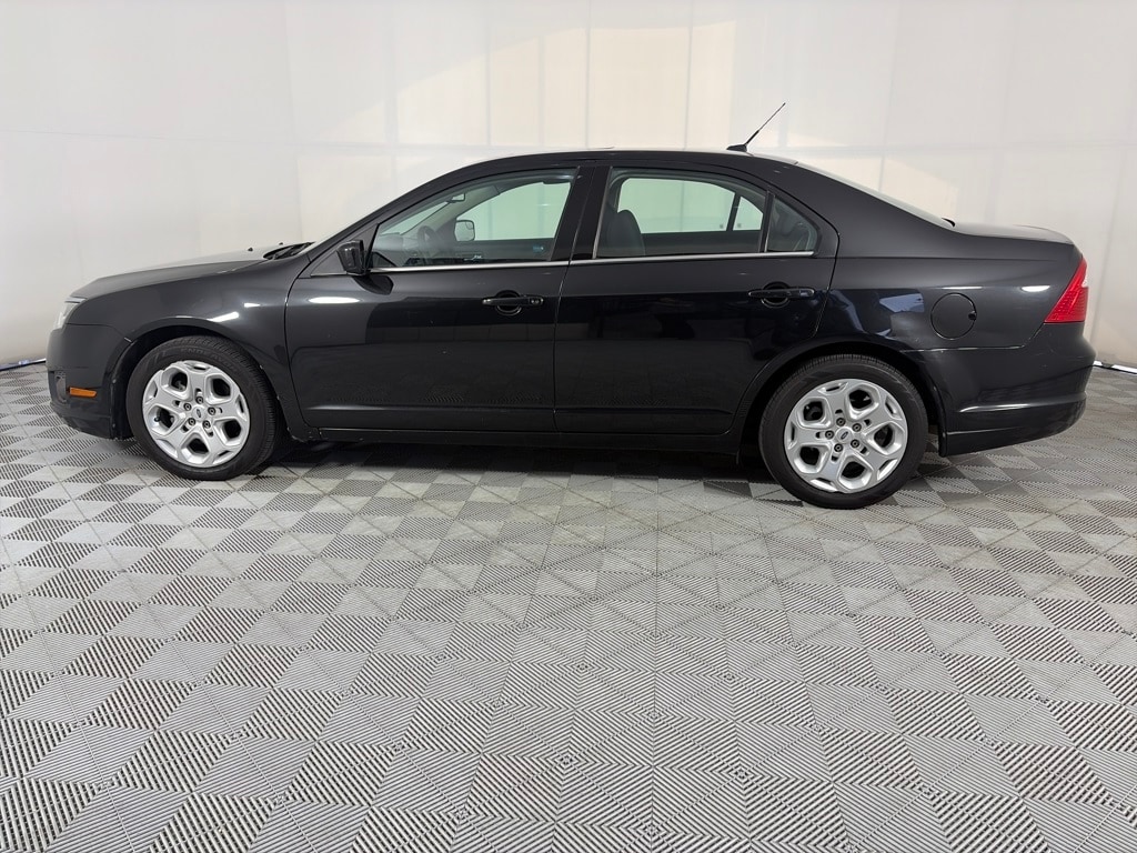 Used 2011 Ford Fusion SE Sedan