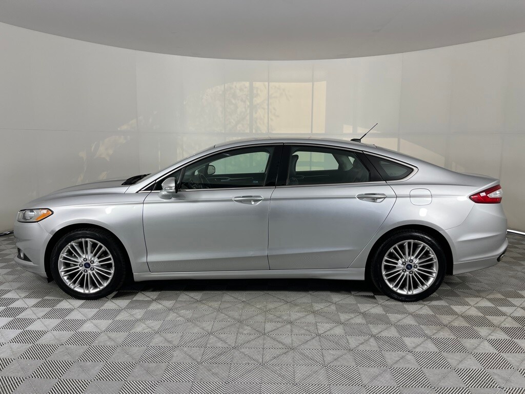 2016 Ford Fusion SE photo 4