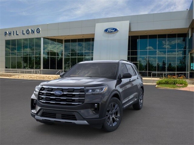 2025 Ford Explorer photo 2