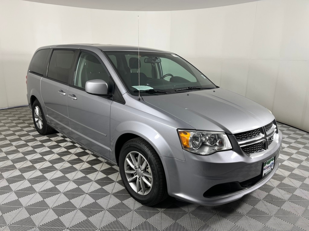 Used 2016 Dodge Grand Caravan SE Plus Minivan/Van