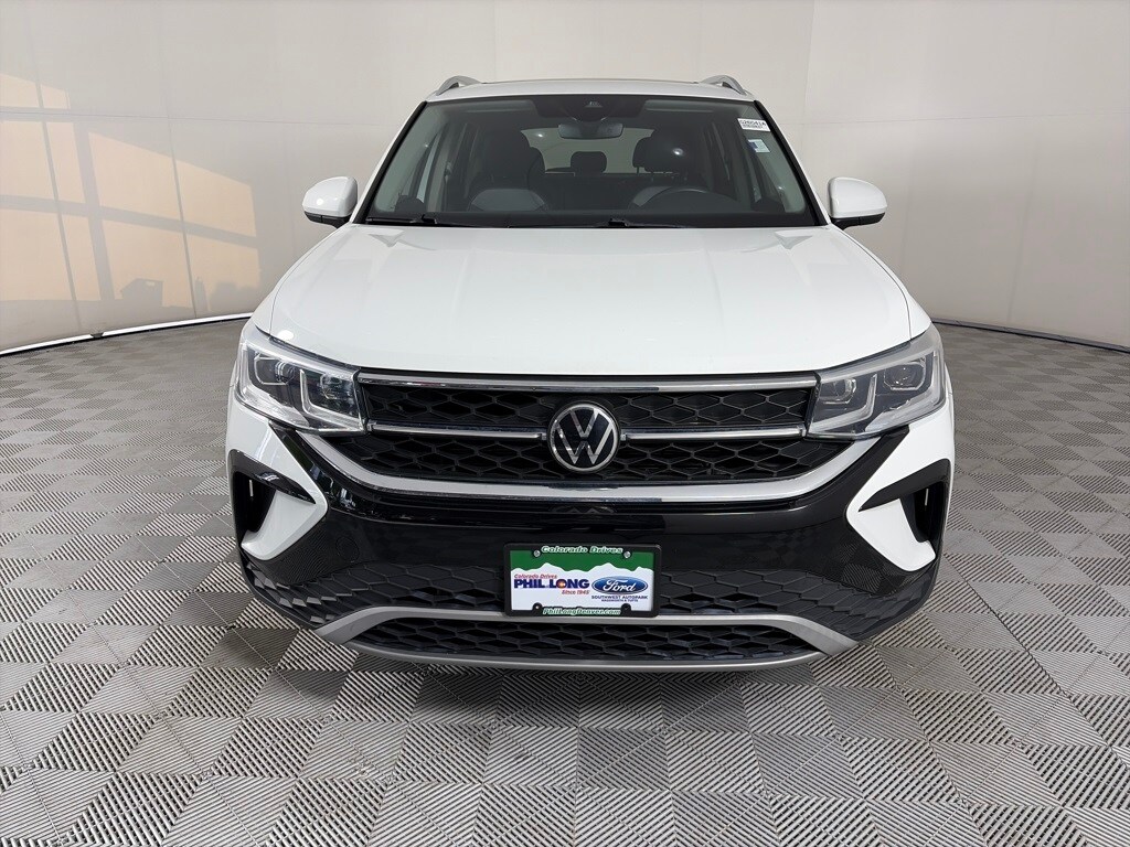 2022 Volkswagen Taos SEL photo 2