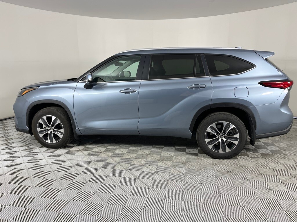2023 Toyota Highlander XLE photo 4