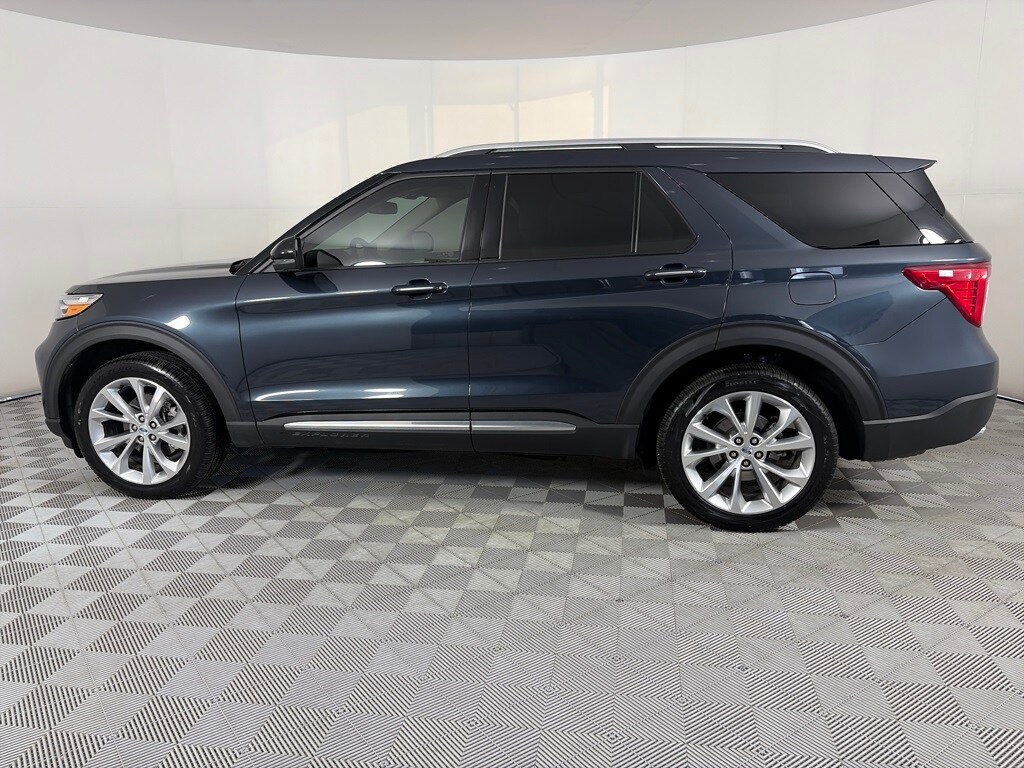 2022 Ford Explorer Platinum photo 2