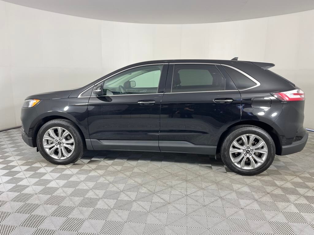 2024 Ford Edge Titanium photo 4