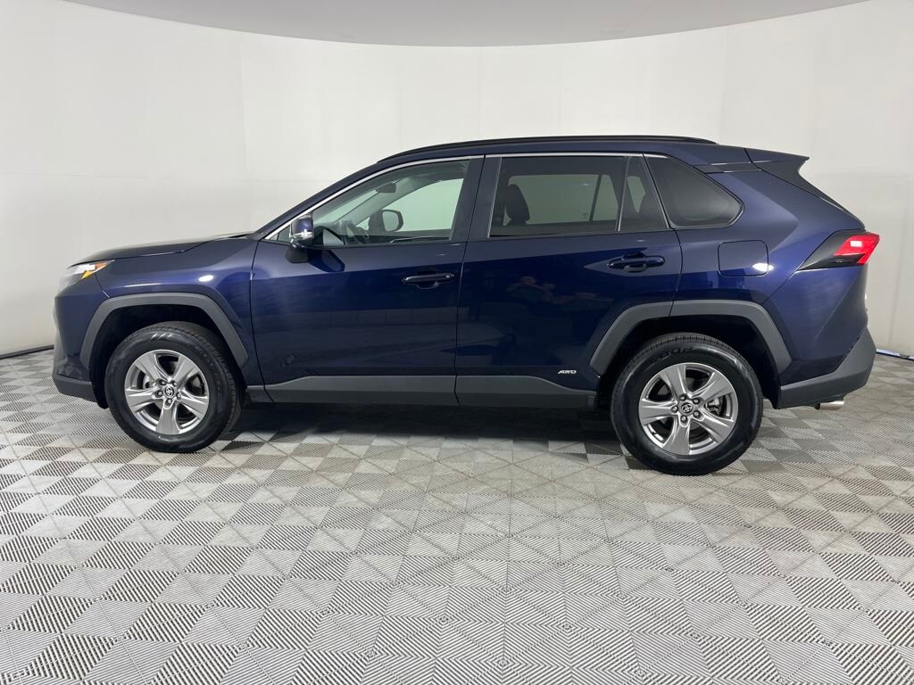 2024 Toyota RAV4 Hybrid XLE photo 4