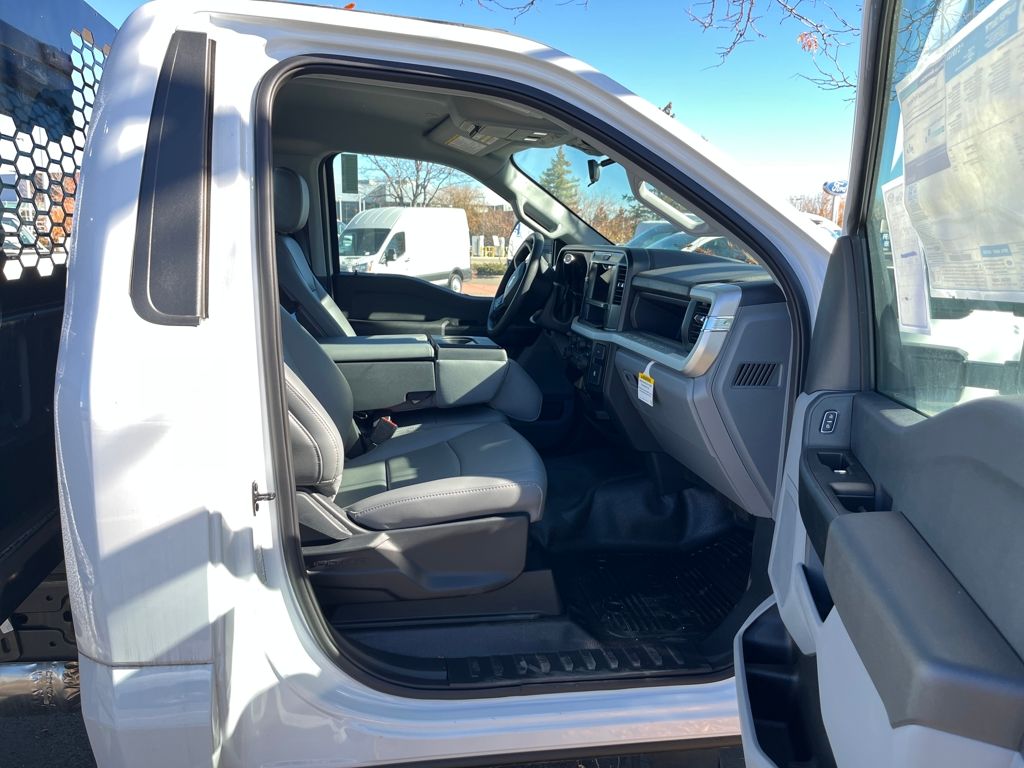 2025 Ford F-350 Super Duty Chassis Cab XL - Photo 12