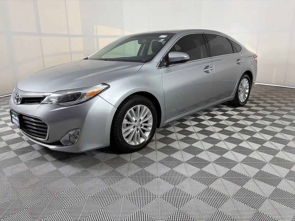 2015 Toyota Avalon Hybrid XLE Touring photo 3