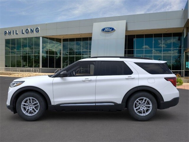 2025 Ford Explorer photo 3