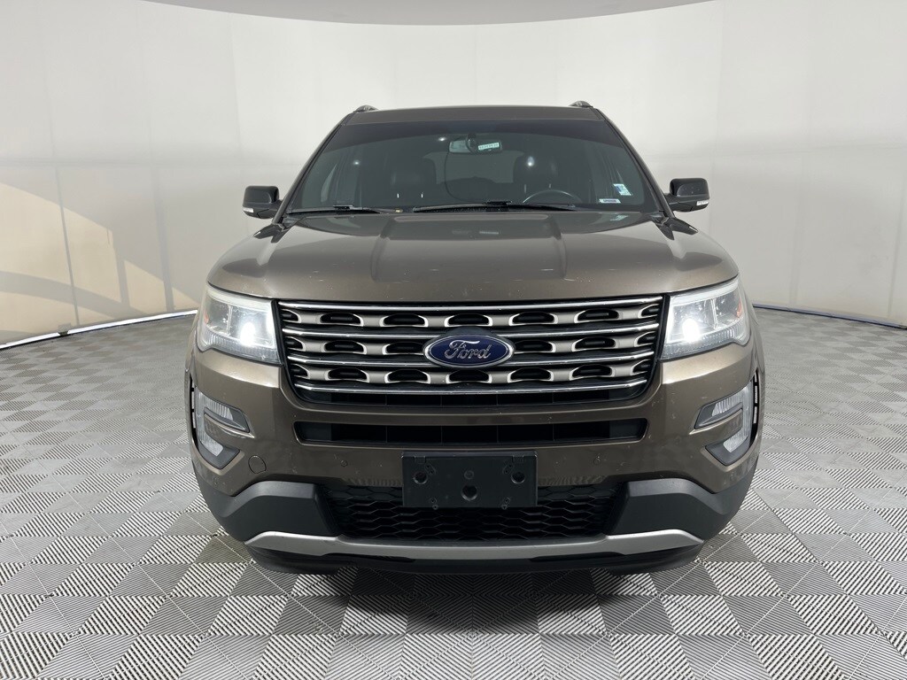 2016 Ford Explorer XLT photo 2