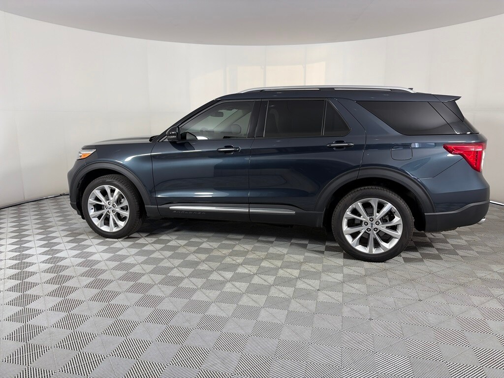 2022 Ford Explorer Platinum photo 2