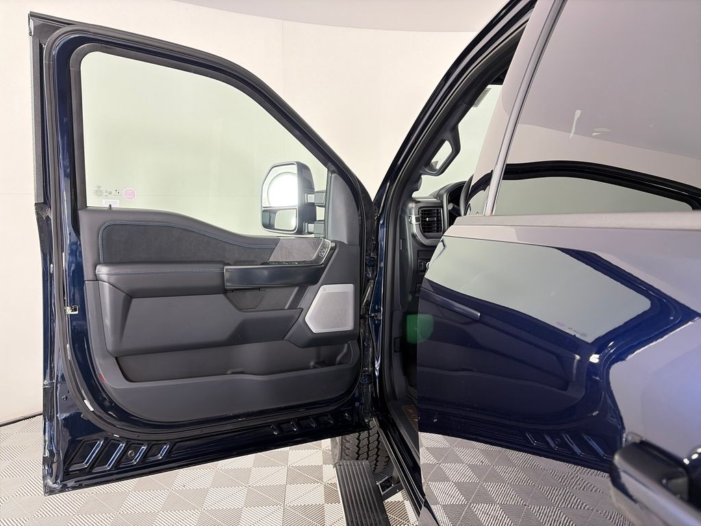 2025 Ford F-350 Super Duty Platinum - Photo 10