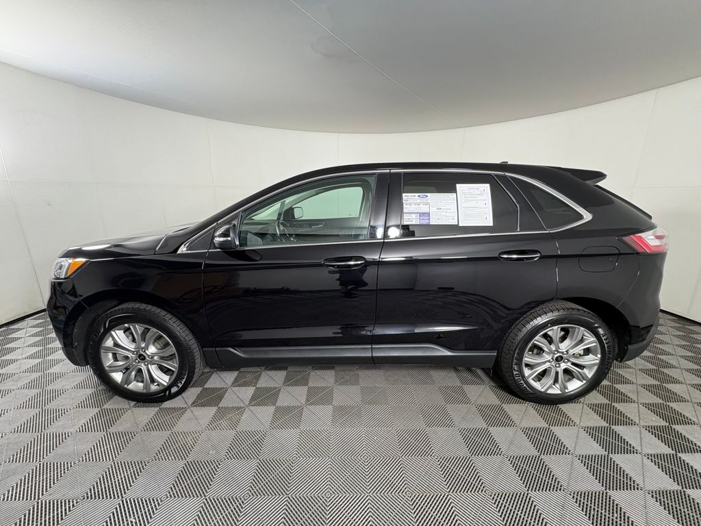 2023 Ford Edge Titanium photo 4