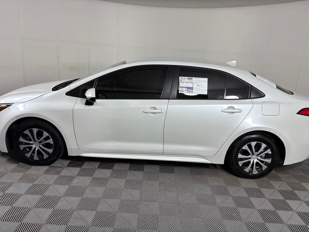 2022 Toyota Corolla Hybrid LE photo 4